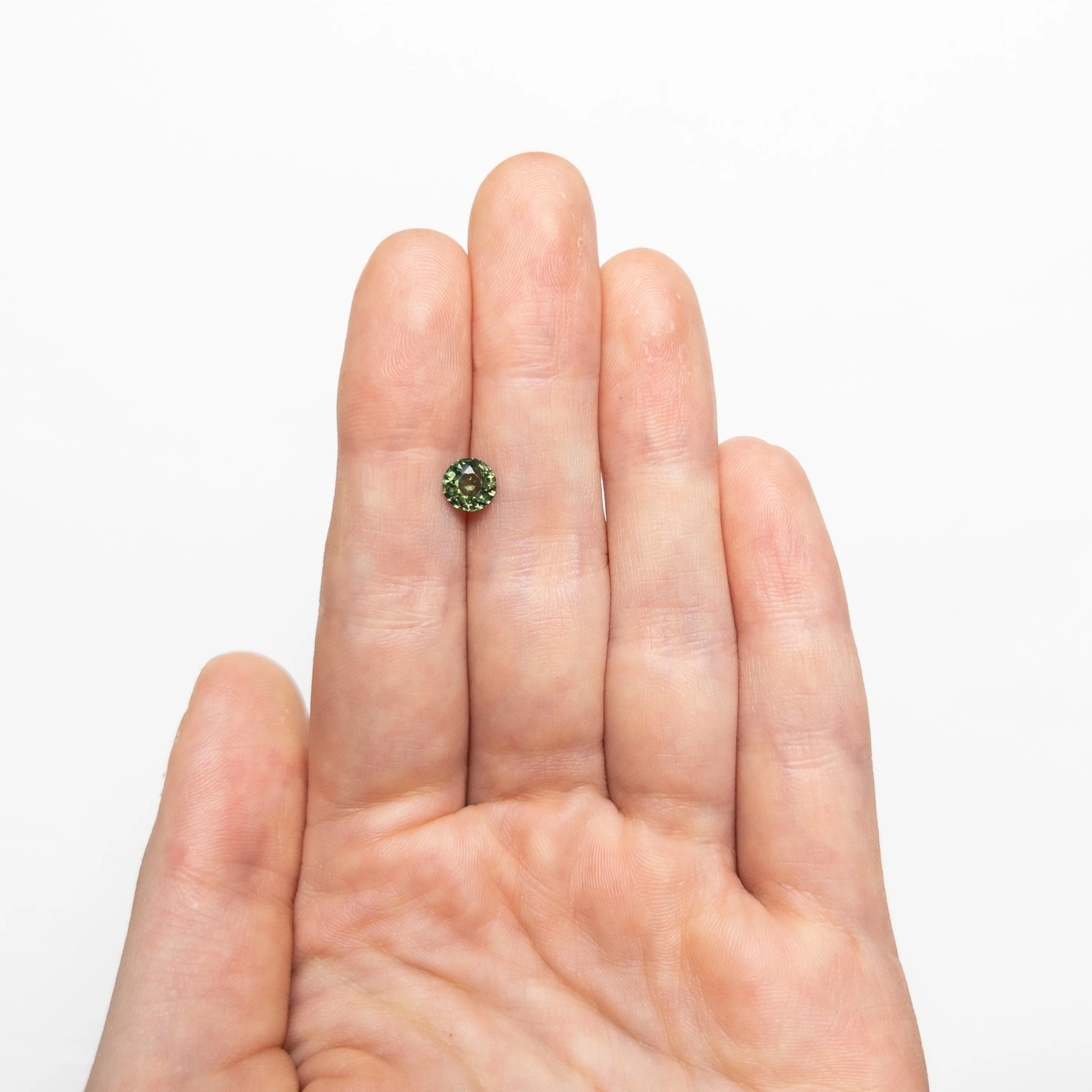 0.93ct 5.62x5.56x3.81mm Round Brilliant Sapphire 20958-08