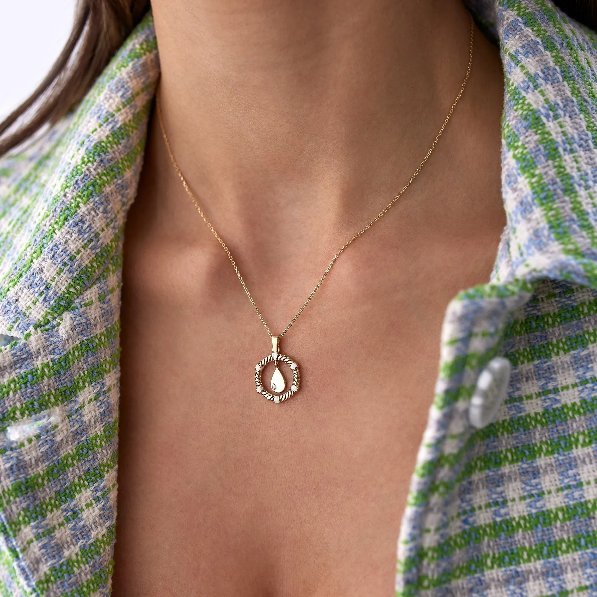 14k Gold Auger Frame Necklace