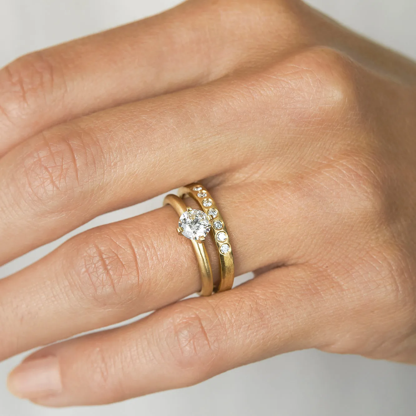 5.6mm White Diamond Noble Ring | R11707W