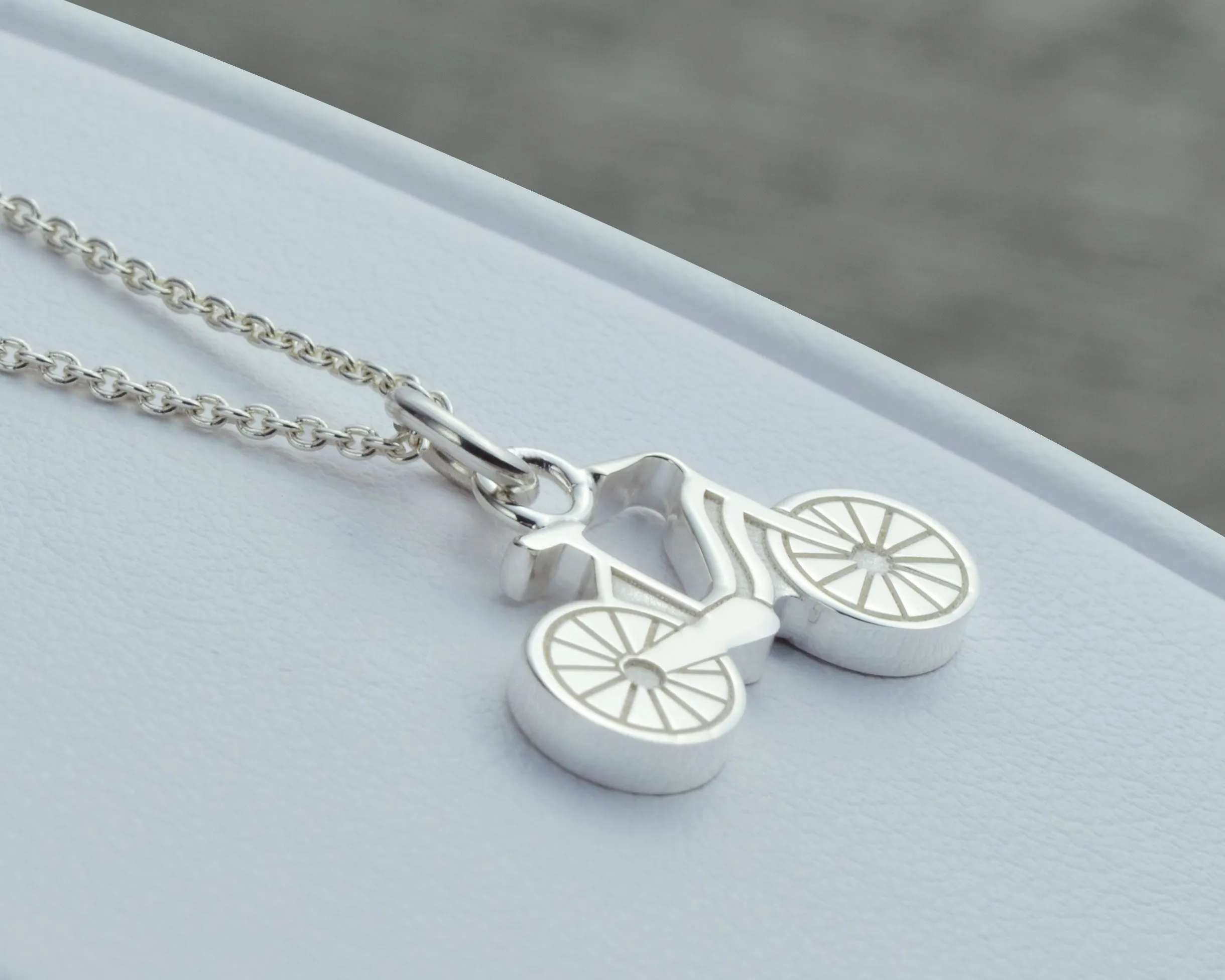 BICYCLE NECKLACE IN STERLING SILVER