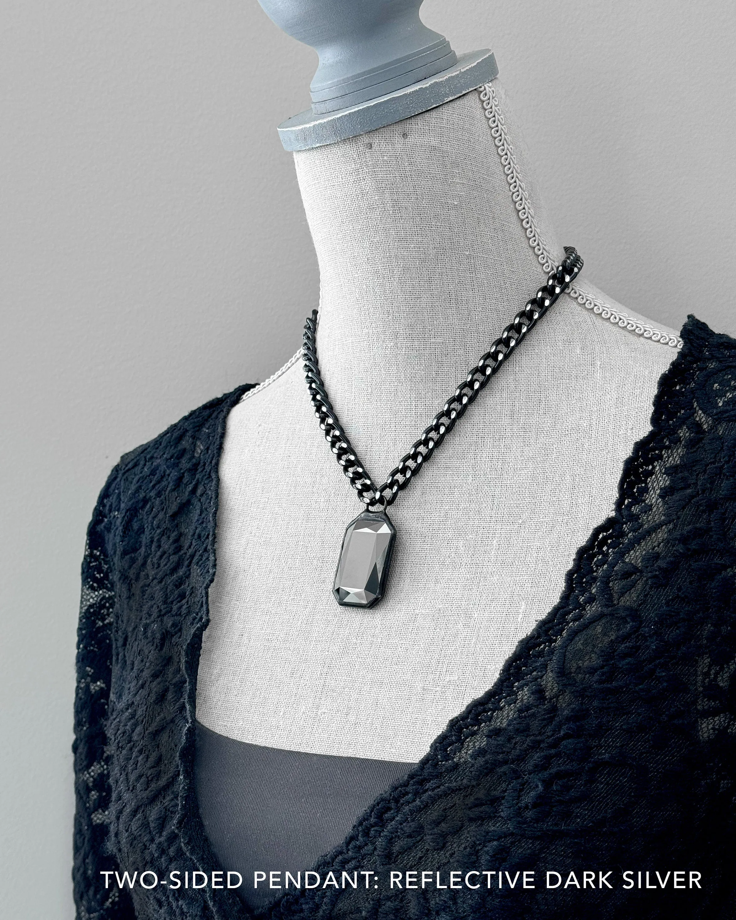 CARBON - Two-Sided Crystal Statement Necklace - Metallic Dark Silver   Black Crystal