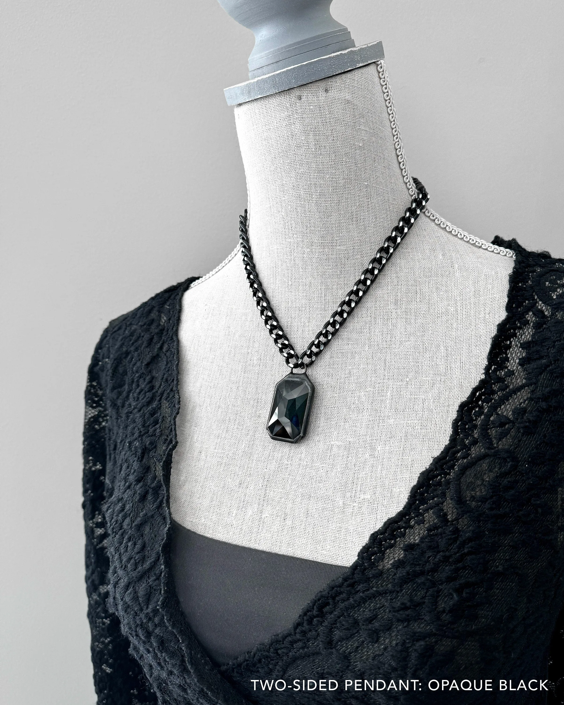 CARBON - Two-Sided Crystal Statement Necklace - Metallic Dark Silver   Black Crystal