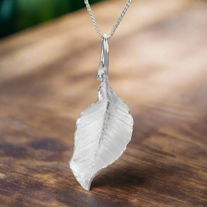 Elegant Autumn Long Leaves Necklace