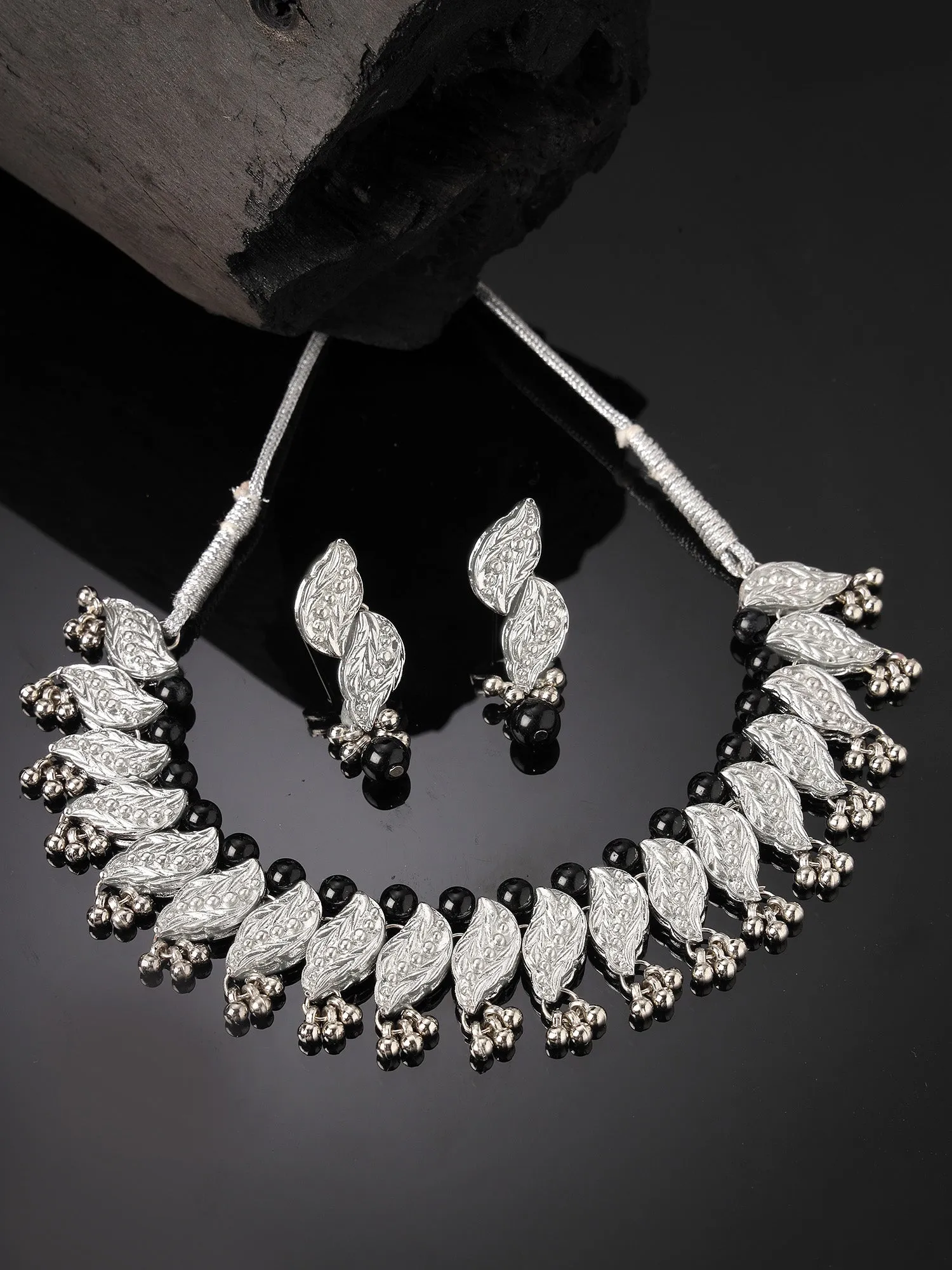 KARATCART Oxidised Silver Kundan Classic Silver Jewellery Set for Women