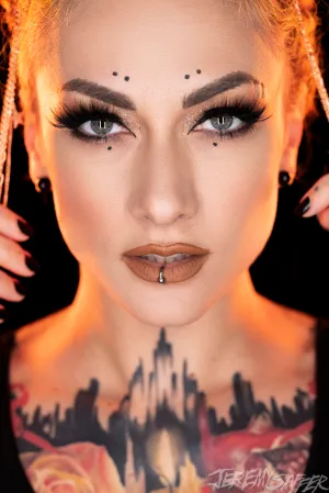 Lena Scissorhands - Cat Eyes - 8x12 Signed Pearl Print