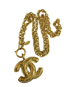 MINT. Vintage CHANEL classic chain necklace with matelasse CC mark pendant top. Gorgeous masterpiece jewelry.  0408249
