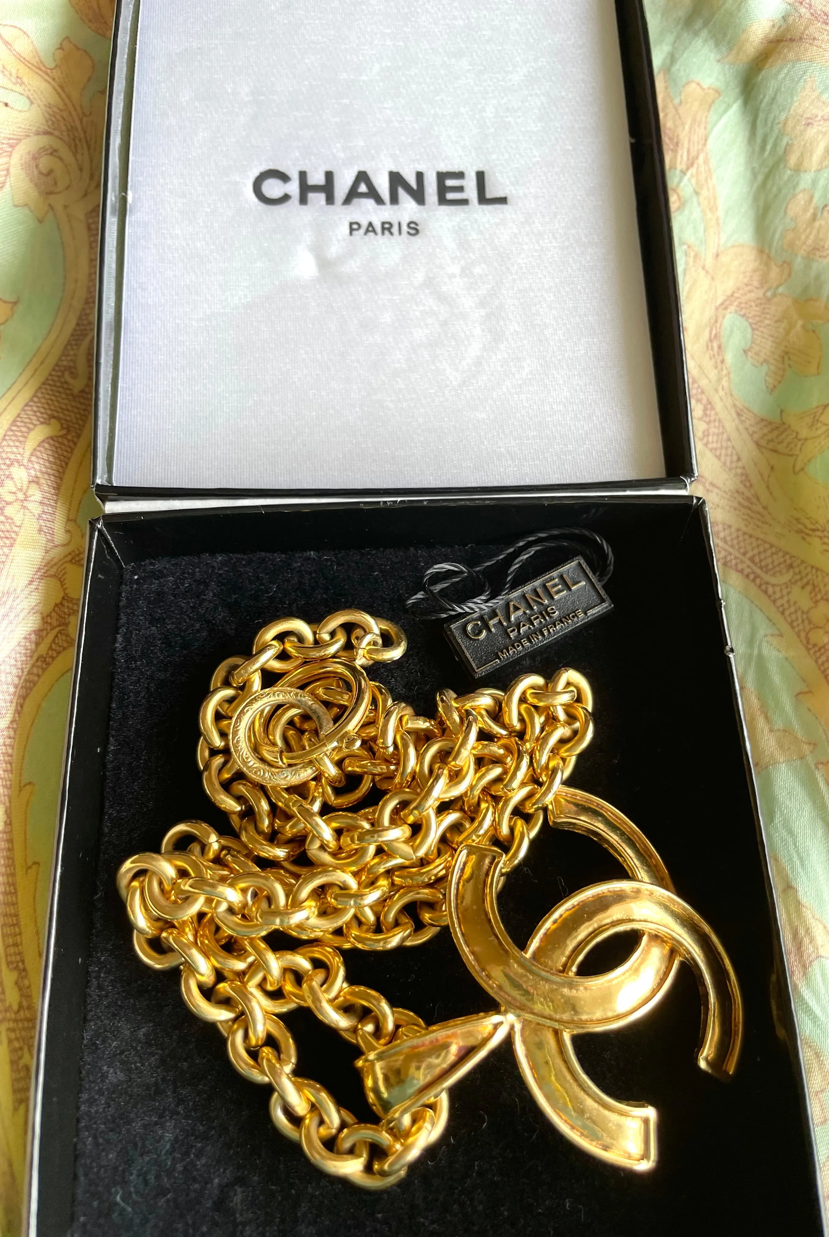 MINT. Vintage CHANEL golden chain necklace with large CC mark logo pendant top. Gorgeous jewelry. Best gift idea. 0409291