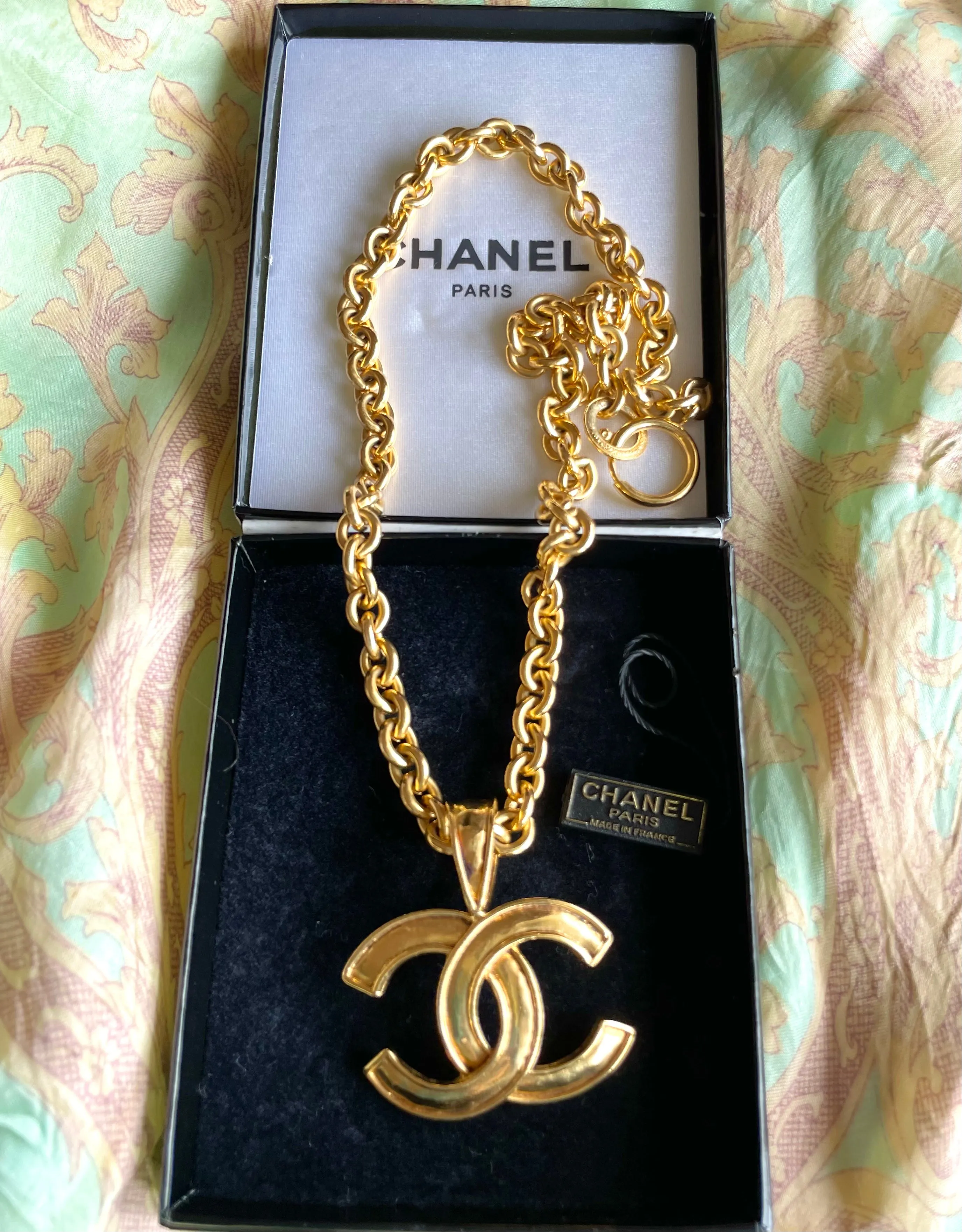 MINT. Vintage CHANEL golden chain necklace with large CC mark logo pendant top. Gorgeous jewelry. Best gift idea. 0409291