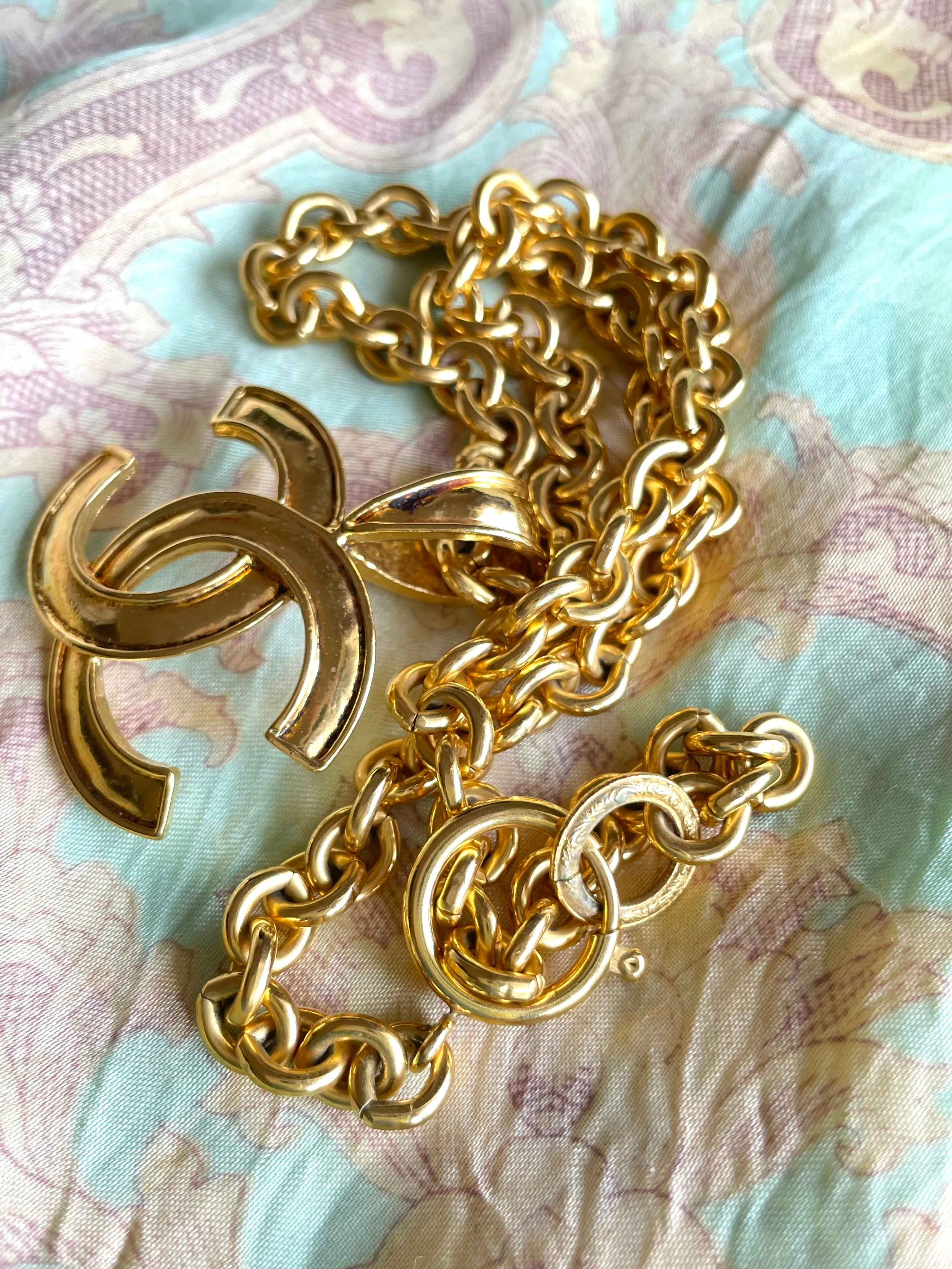MINT. Vintage CHANEL golden chain necklace with large CC mark logo pendant top. Gorgeous jewelry. Best gift idea. 0409291
