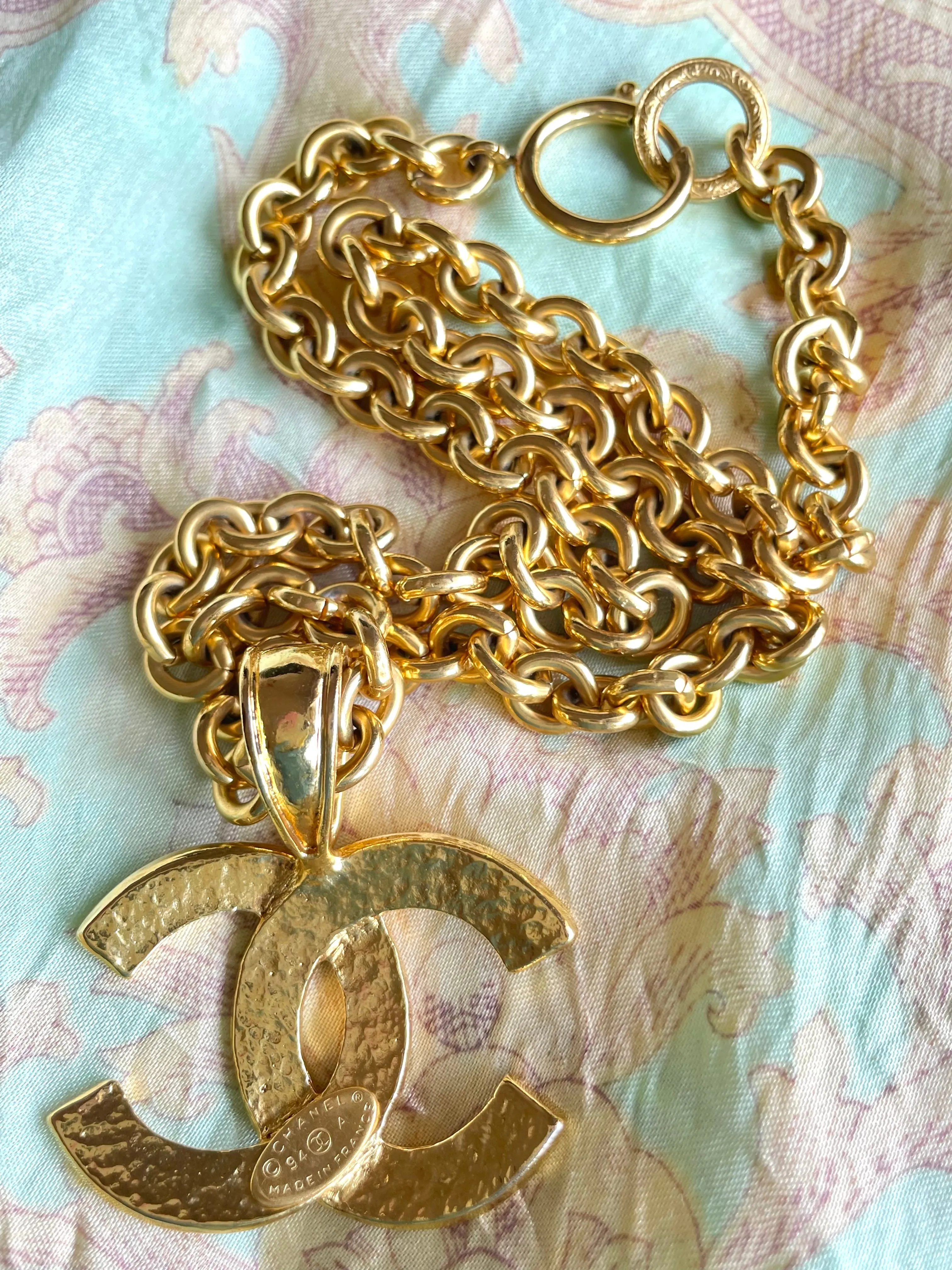 MINT. Vintage CHANEL golden chain necklace with large CC mark logo pendant top. Gorgeous jewelry. Best gift idea. 0409291