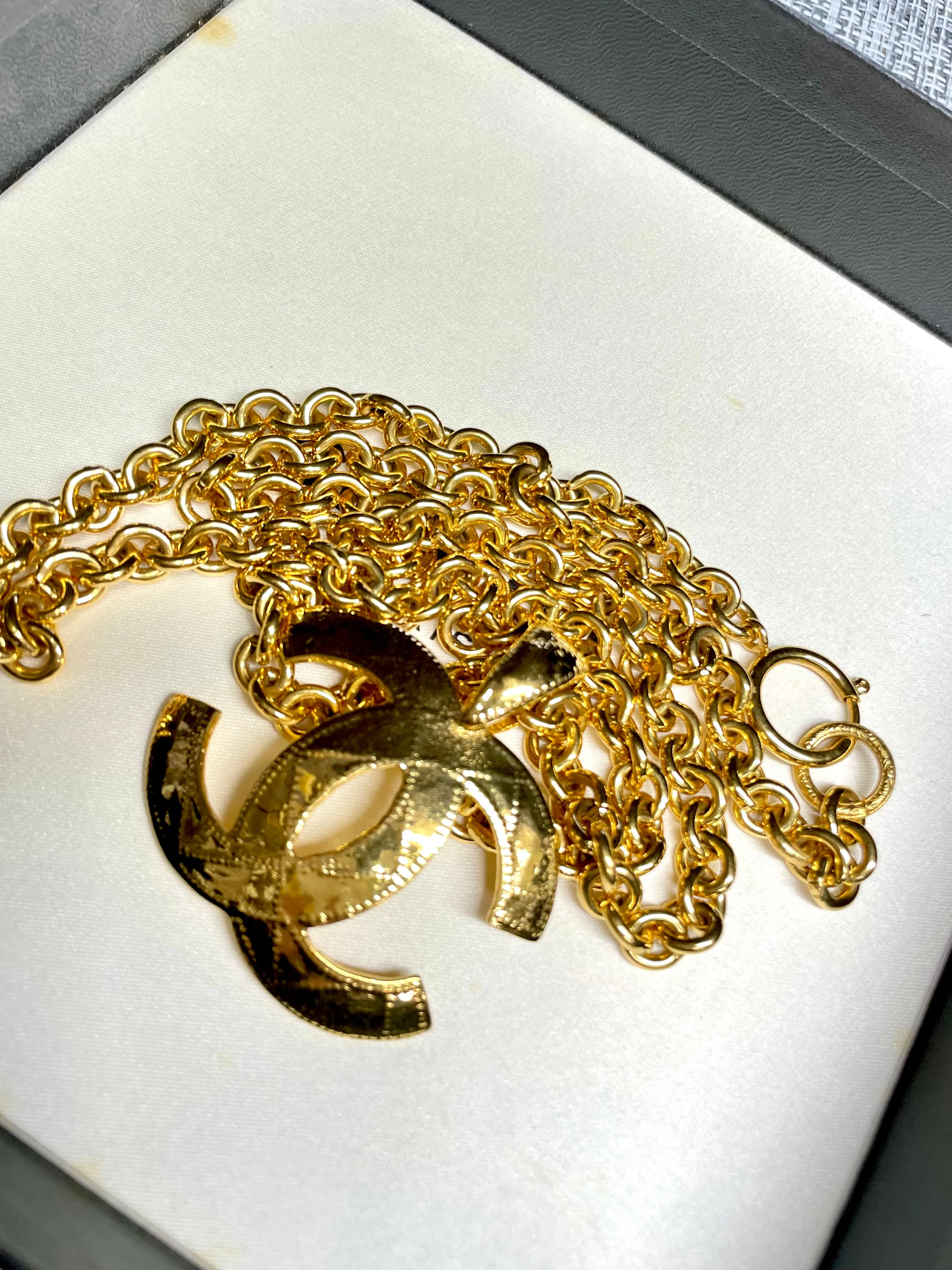 MINT. Vintage CHANEL necklace with a large CC mark pendant top. Gorgeous masterpiece jewelry. 050211rk1