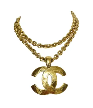 MINT. Vintage CHANEL necklace with a large CC mark pendant top. Gorgeous masterpiece jewelry. 050211rk1