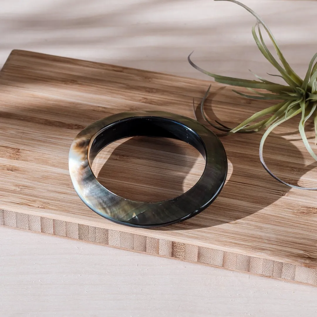Mother-of-Pearl Bangle, Iridescent Grey - Natural Jewelry