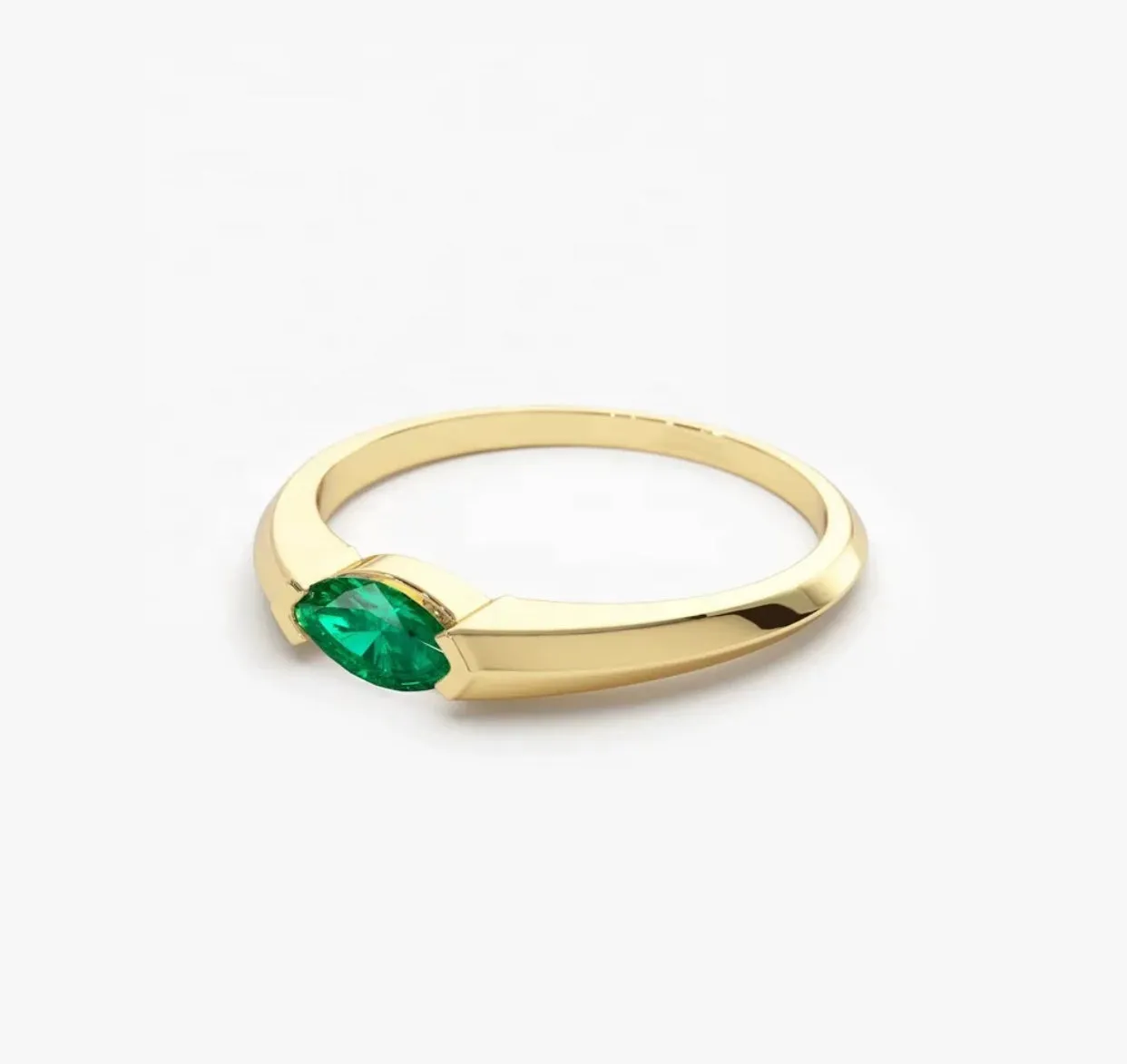 Noa Emerald Ring