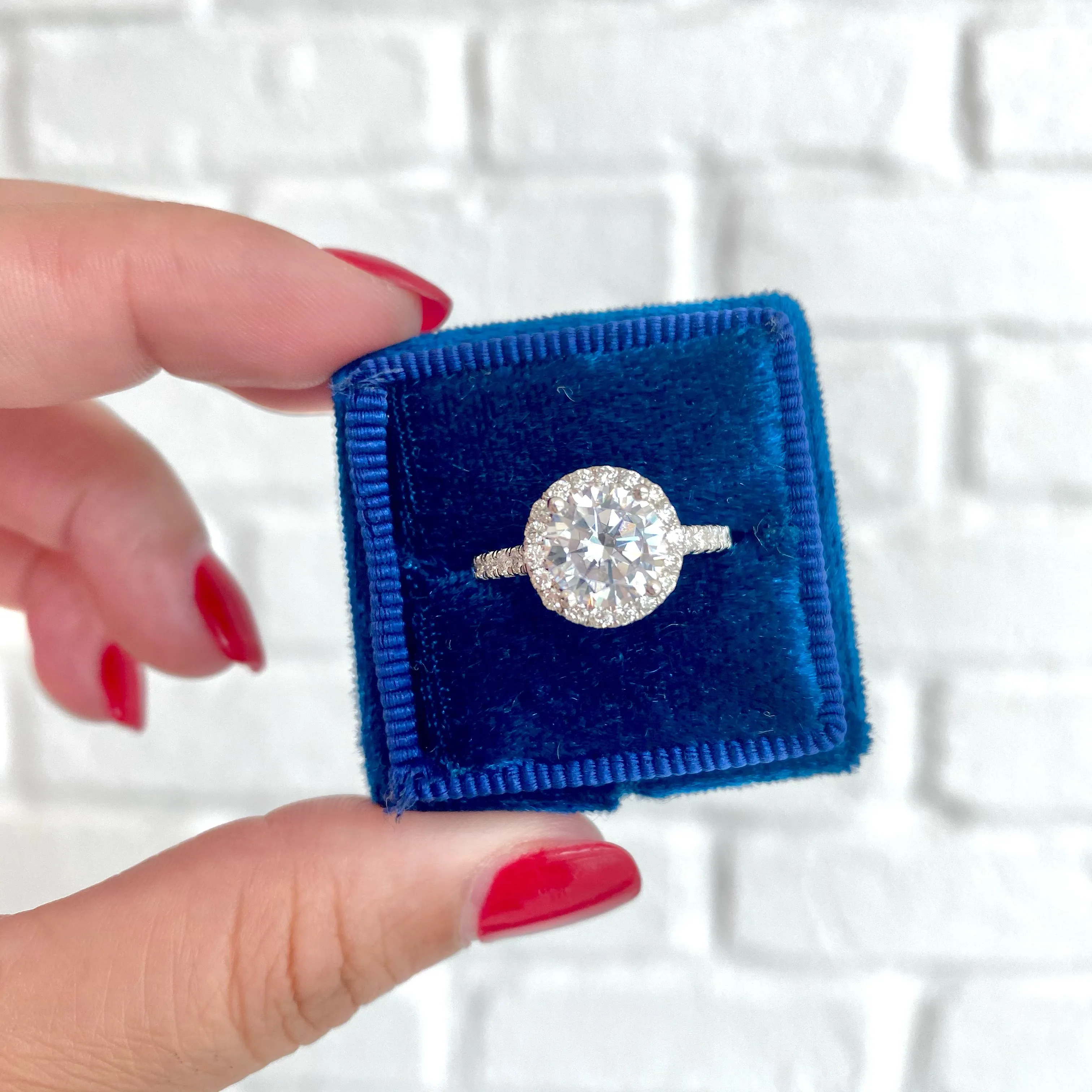 Round Diamond Halo Pavé Engagement Ring| 0.50 Carat Total Weight