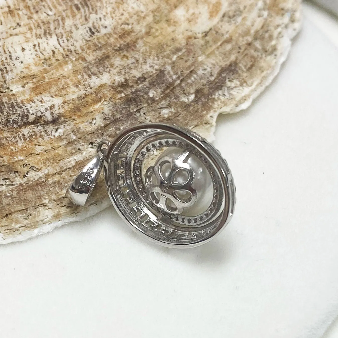 Selena South Sea White Pearl Oval Pendant