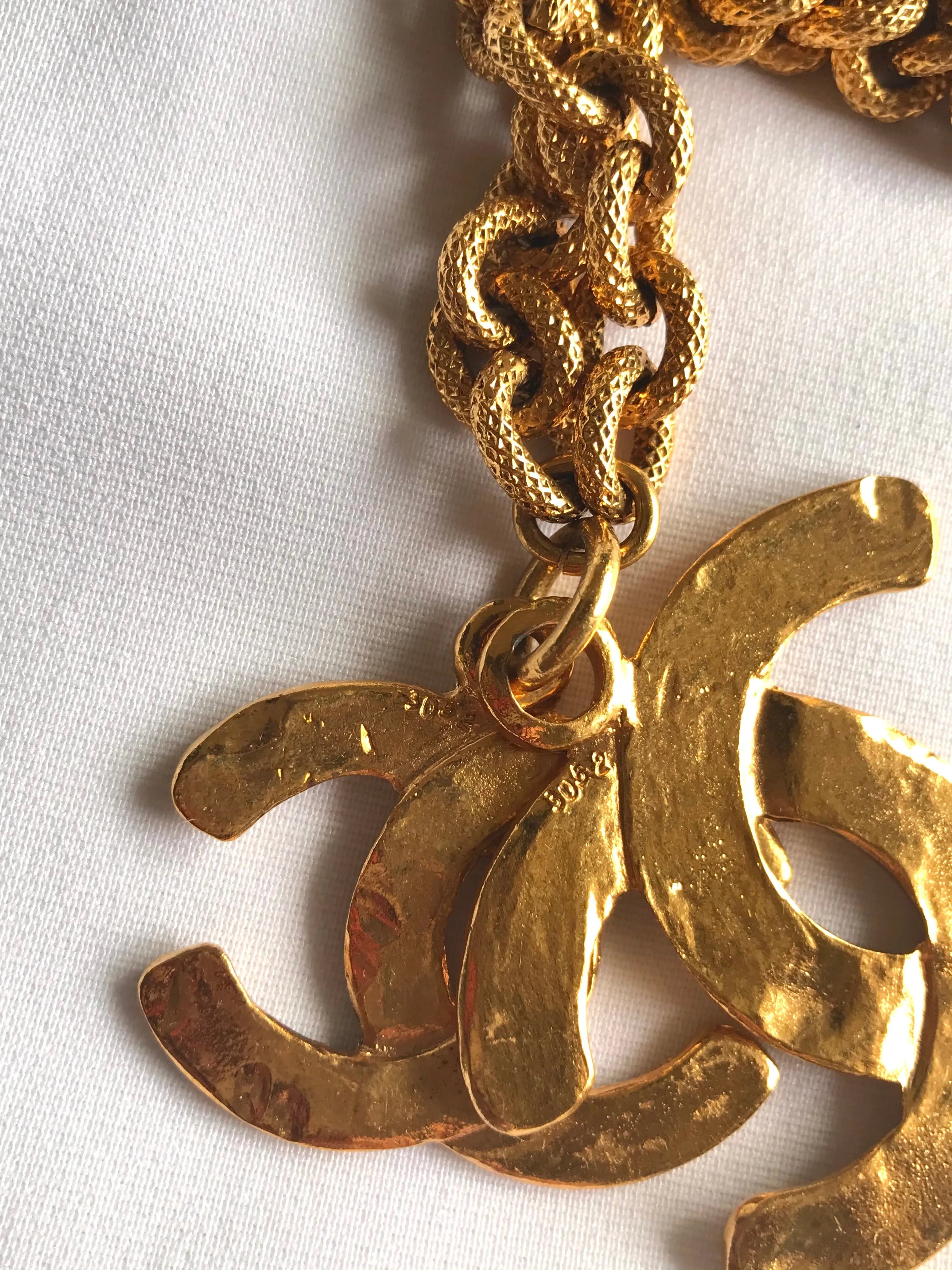 Vintage CHANEL long chain necklace with large and small CC mark pendant top. Gorgeous masterpiece jewelry. 060806k1y