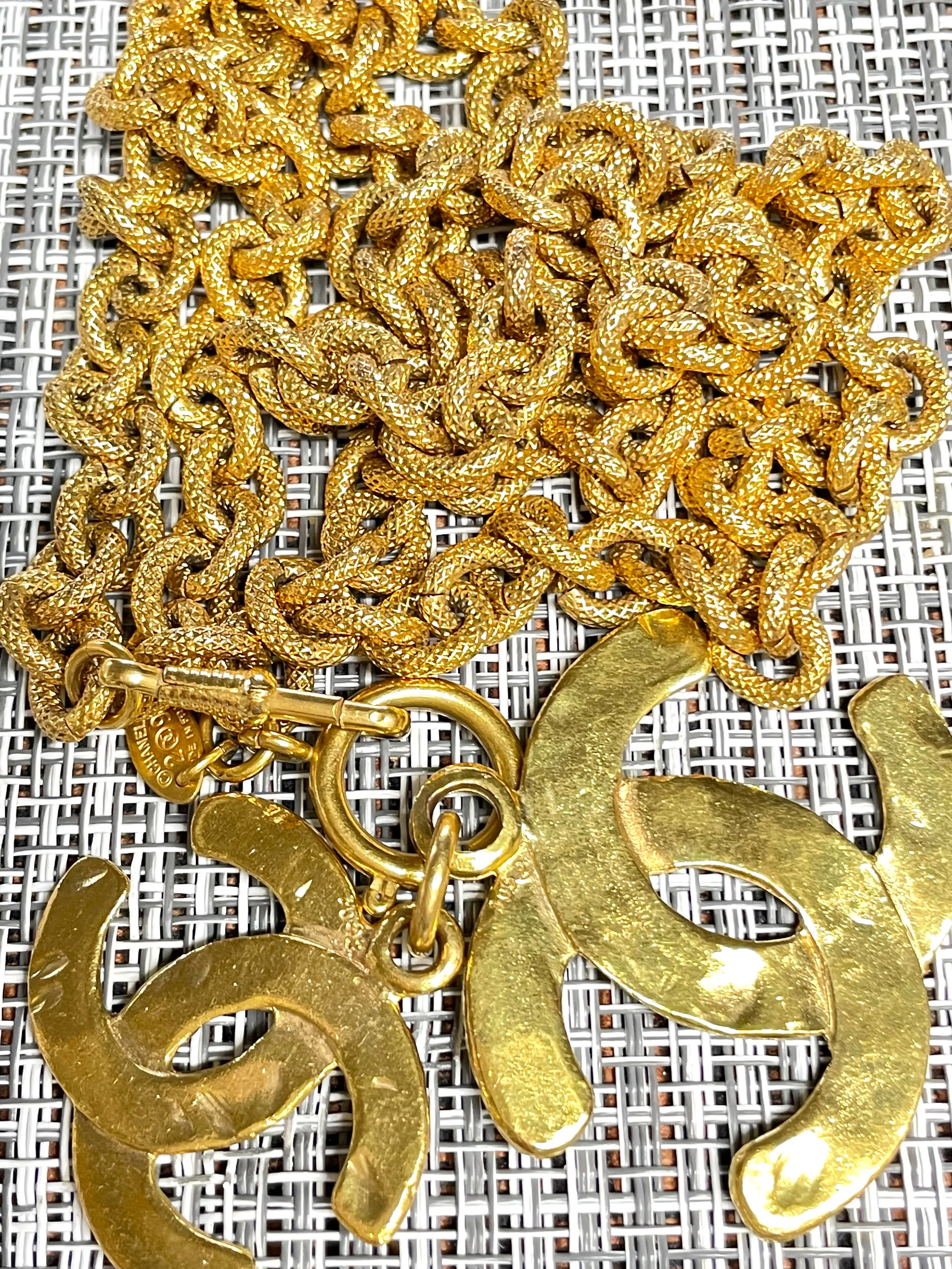 Vintage CHANEL long chain necklace with large and small CC mark pendant top. Gorgeous masterpiece jewelry. 060806k1y