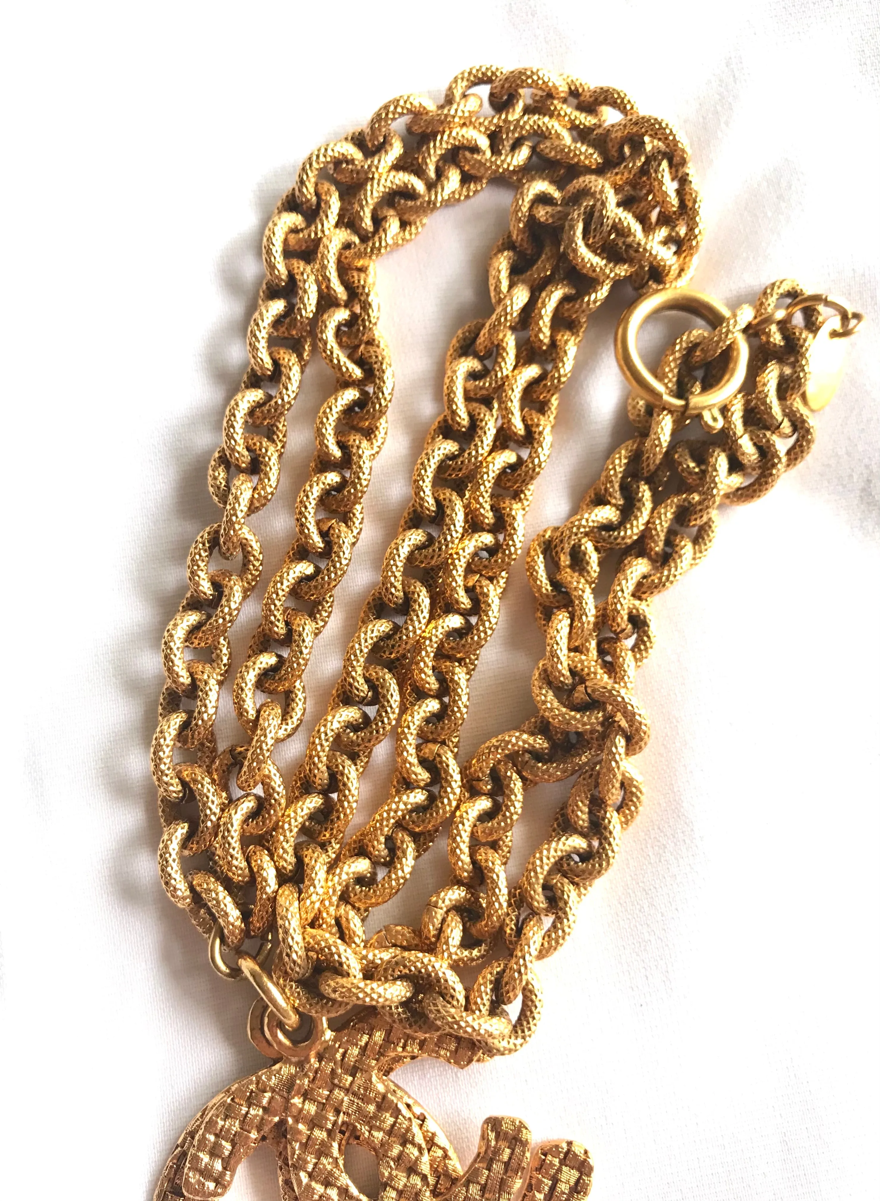 Vintage CHANEL long chain necklace with large and small CC mark pendant top. Gorgeous masterpiece jewelry. 060806k1y