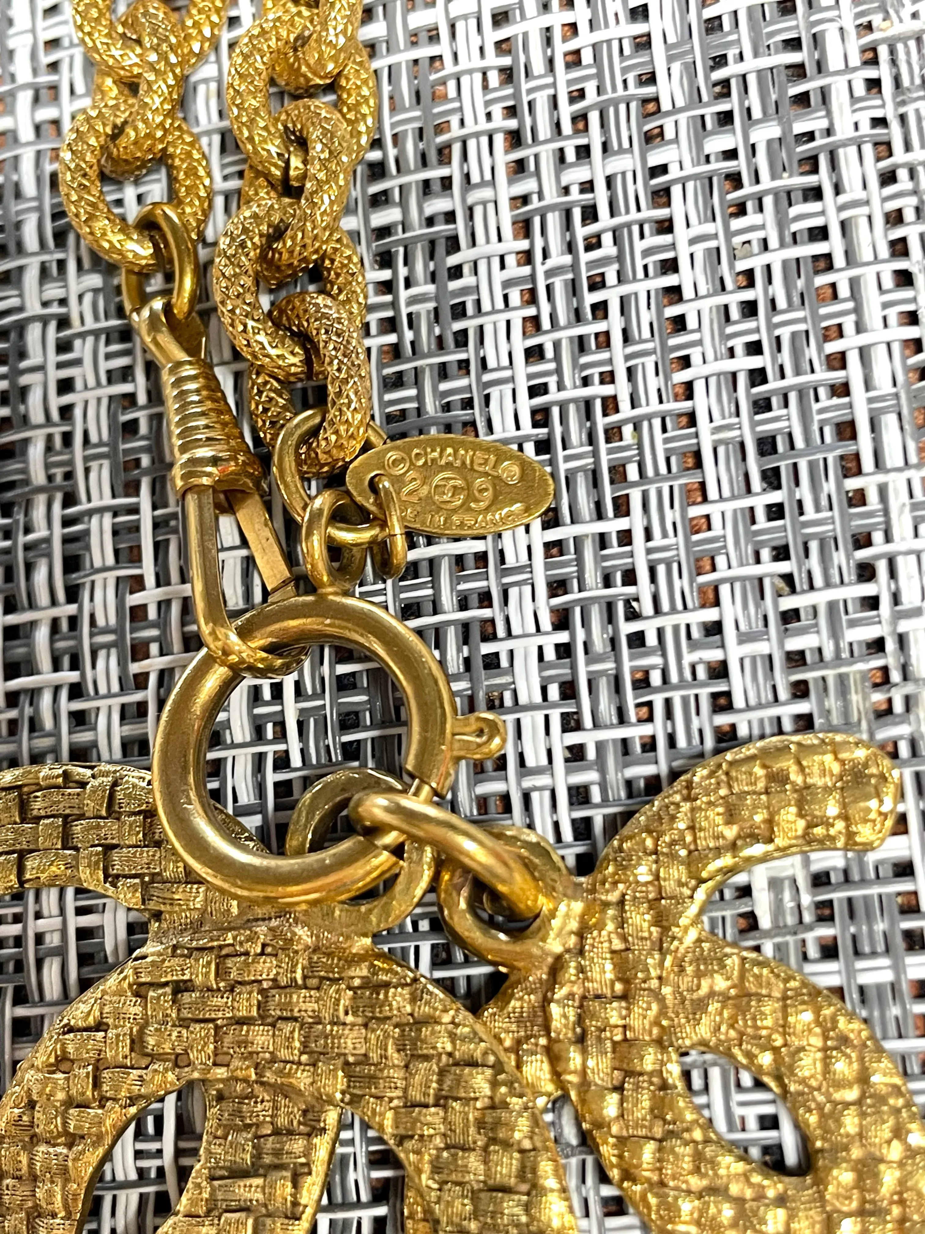 Vintage CHANEL long chain necklace with large and small CC mark pendant top. Gorgeous masterpiece jewelry. 060806k1y