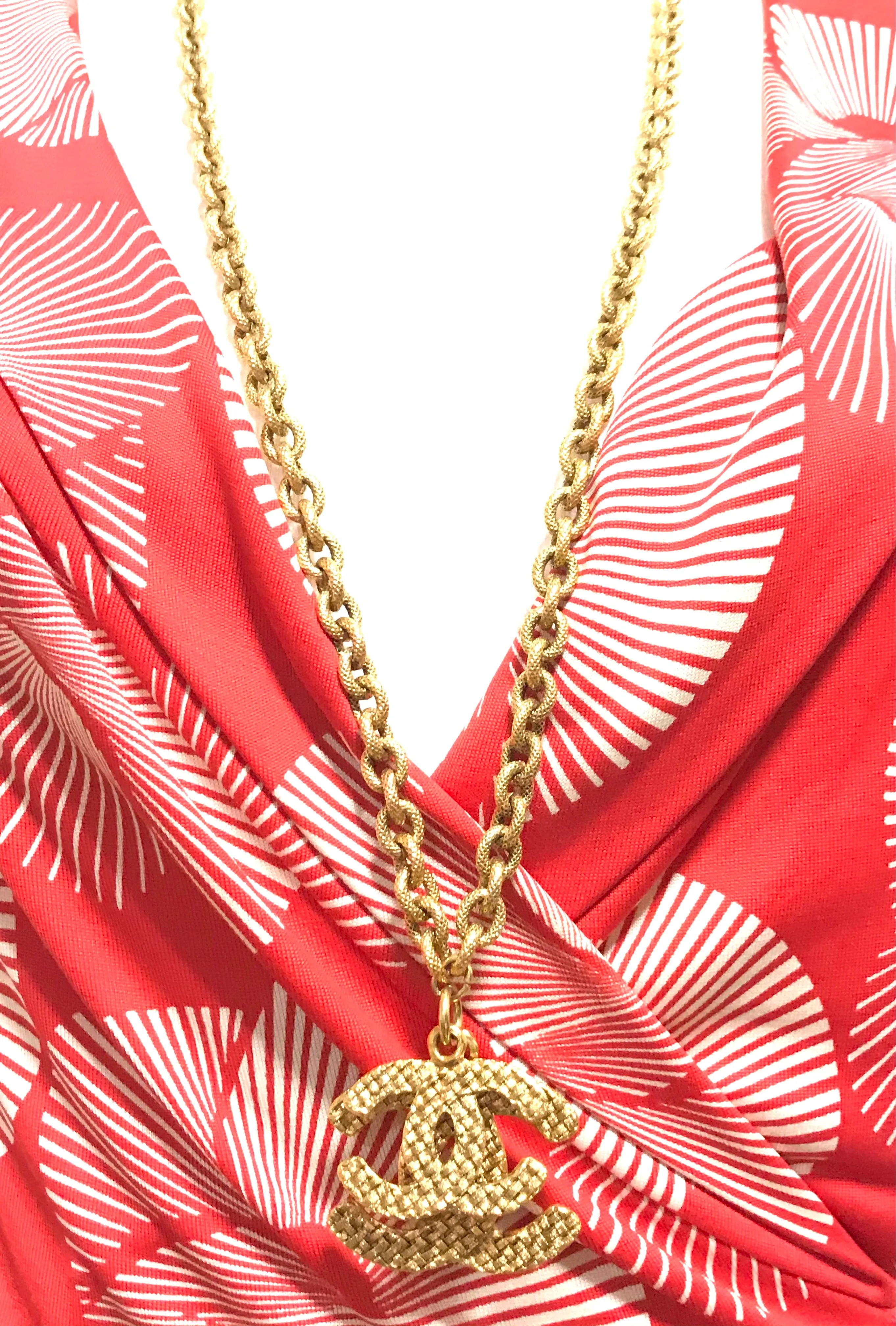 Vintage CHANEL long chain necklace with large and small CC mark pendant top. Gorgeous masterpiece jewelry. 060806k1y