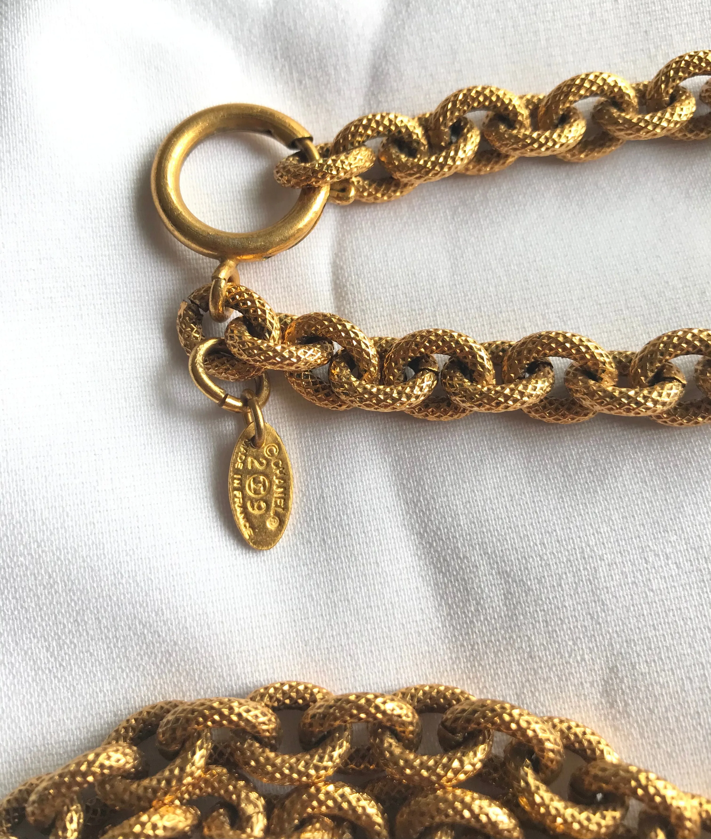 Vintage CHANEL long chain necklace with large and small CC mark pendant top. Gorgeous masterpiece jewelry. 060806k1y