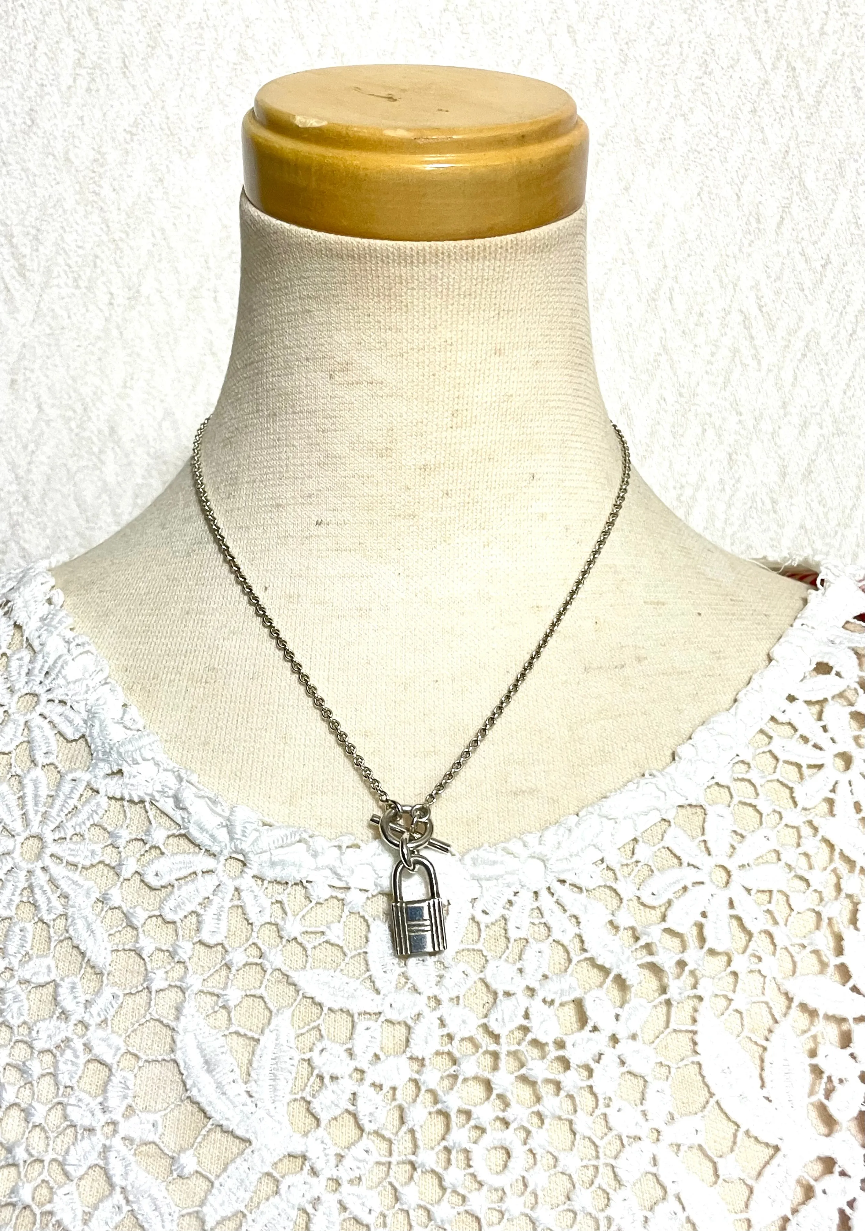 Vintage HERMES silver chain necklace with padlock key charm. Classic 925 silver jewelry piece from Hermes. 050601ya1