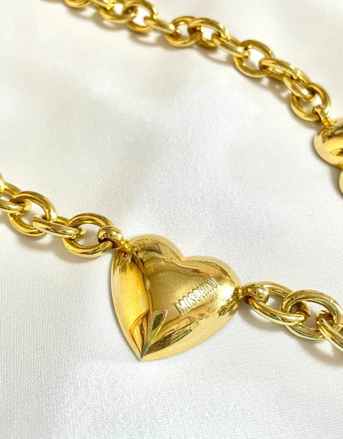 W2 Vintage Moschino golden chain belt with logo embossed heart charms. Can be necklace too. Chic and mod accessory piece. 0407211re5