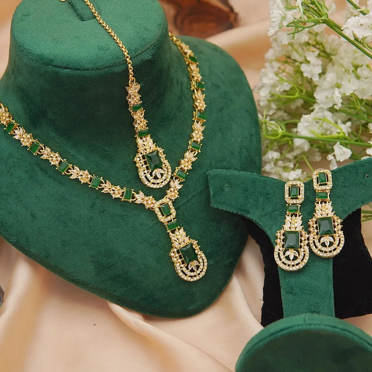 Zirconia Cuts Style Necklace Set