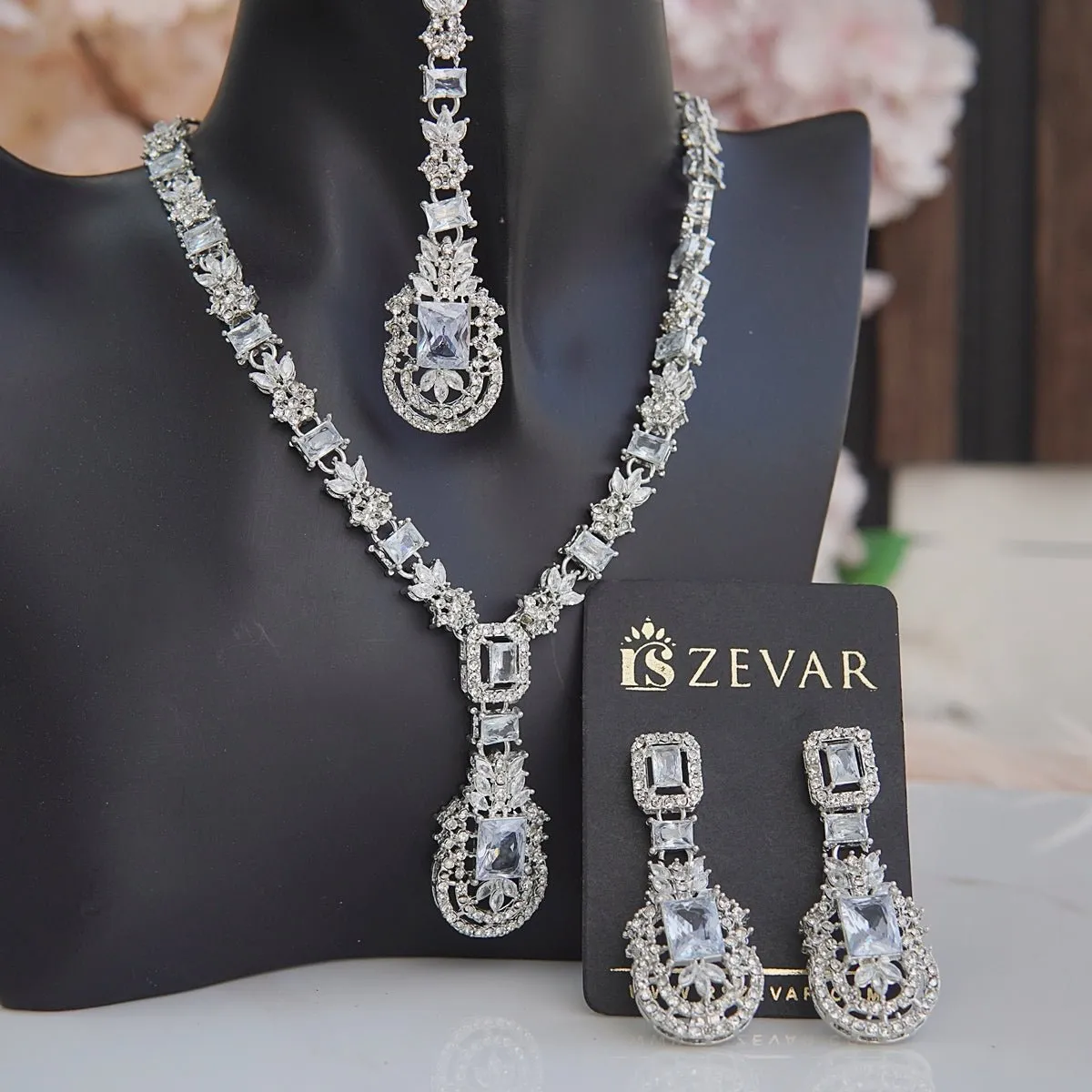 Zirconia Cuts Style Necklace Set