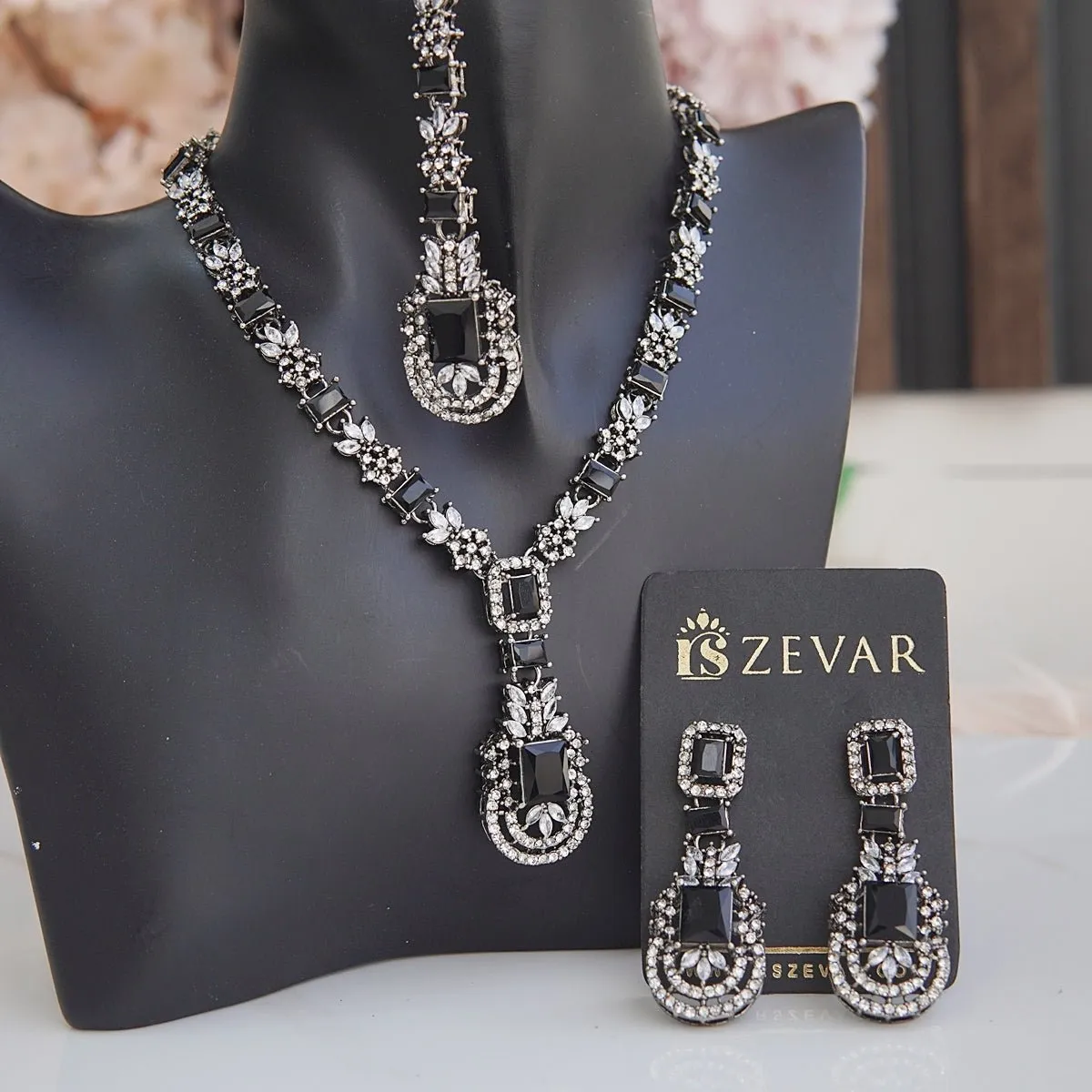 Zirconia Cuts Style Necklace Set
