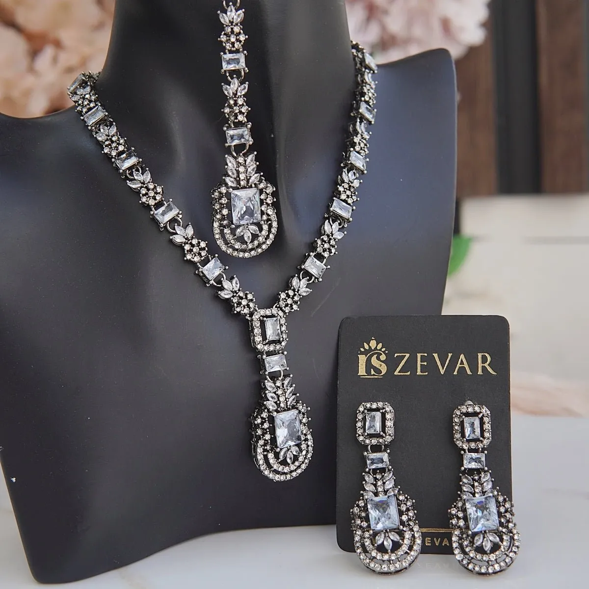 Zirconia Cuts Style Necklace Set
